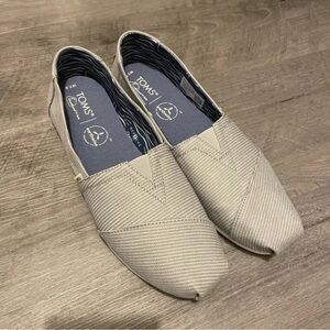 Toms gray flats